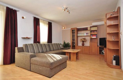Pucisca Apartment | 3 bedroom accommodation in Pucisca