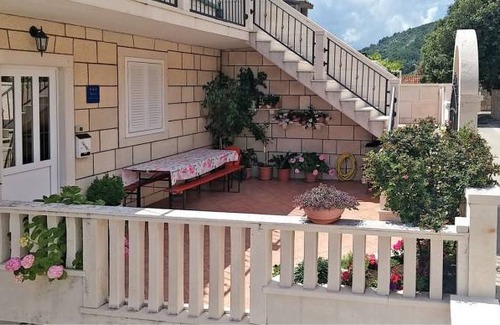 Pucisca Apartment | 3 bedroom accommodation in Pucisca