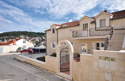 Pucisca Apartment | 3 bedroom accommodation in Pucisca