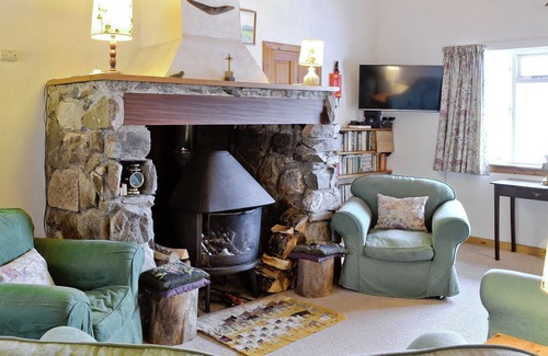 Invergarry Cottage | 3 bedroom accommodation in Invergarry, Tomdoun