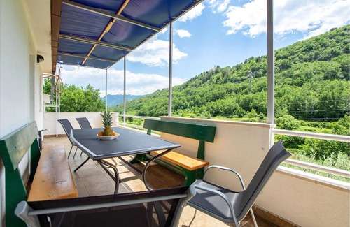 Zvecanje Apartment | 3 bedroom accommodation in Zvecanje