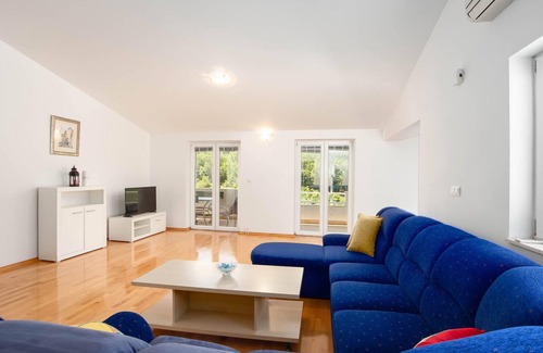 Zvecanje Apartment | 3 bedroom accommodation in Zvecanje