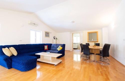 Zvecanje Apartment | 3 bedroom accommodation in Zvecanje