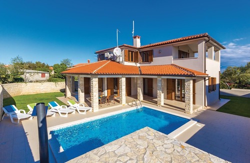 Kavran House | 3 bedroom accommodation in Kavran