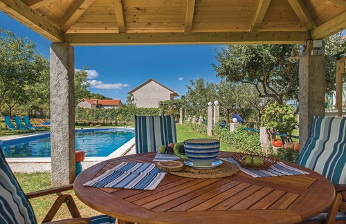 Ruzic House | 3 bedroom accommodation in Ruzic