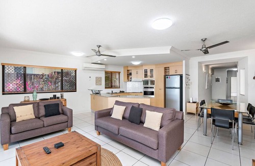 Palm Cove Apartment | 3 Bedroom Apartment in Trinity Beach