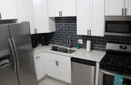 Greater Grand Crossing Apartment | 3 bedroom apartment easily 15 mins from downtown 10 mins from Chicago’s beach!