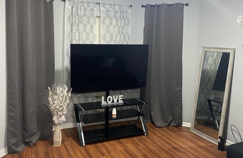 Greater Grand Crossing Apartment | 3 bedroom apartment easily 15 mins from downtown 10 mins from Chicago’s beach!