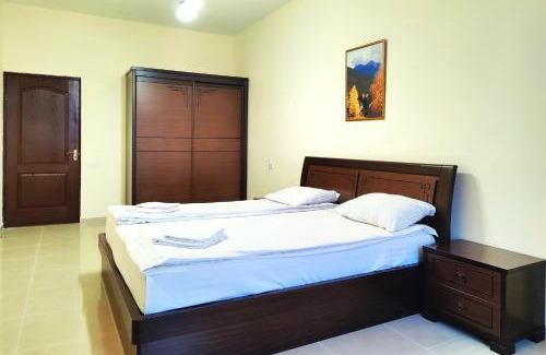 Kentron Apartment | 3 Bedroom Apartment in Homey Residence