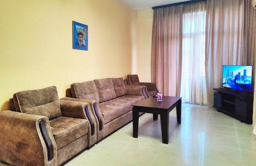 Kentron Apartment | 3 Bedroom Apartment in Homey Residence