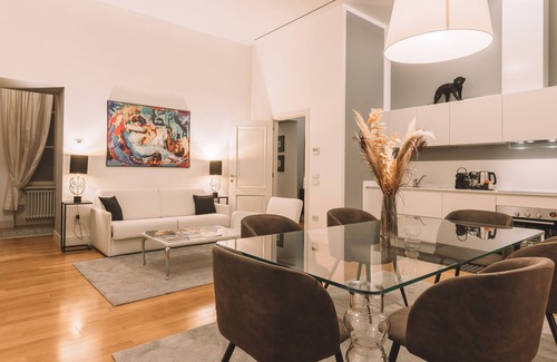 Trieste City Centre Apartment | 3 Bedroom Apartment in Trieste