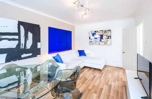 Westbourne Green Apartment | 3 Bedroom Apartment in Little Venice by Paddington