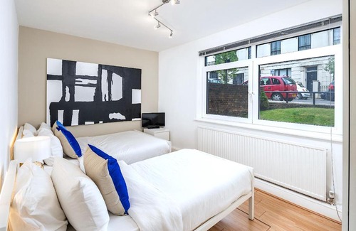 Westbourne Green Apartment | 3 Bedroom Apartment in Little Venice by Paddington