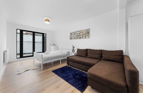 Tooting Apartment | 3-bedroom apartment in wonderful London with AC MR2