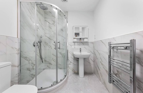 Tooting Apartment | 3-bedroom apartment in wonderful London with AC MR2