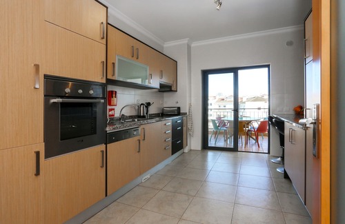 Lagos Apartment | 3-Bedroom Apt, Sleeps 6, Pool, Gym & Jacuzzi