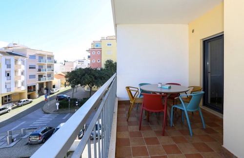 Lagos Apartment | 3-Bedroom Apt, Sleeps 6, Pool, Gym & Jacuzzi