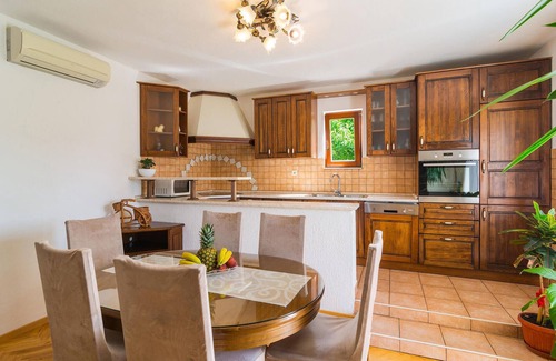 Srinjine Apartment | 3 bedroom awesome apartment in Srinjine