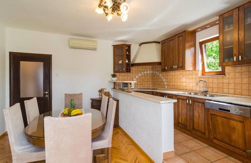 Srinjine Apartment | 3 bedroom awesome apartment in Srinjine