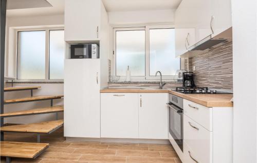 Donje Rastane House | 3 Bedroom Awesome Home In Donje Rastane