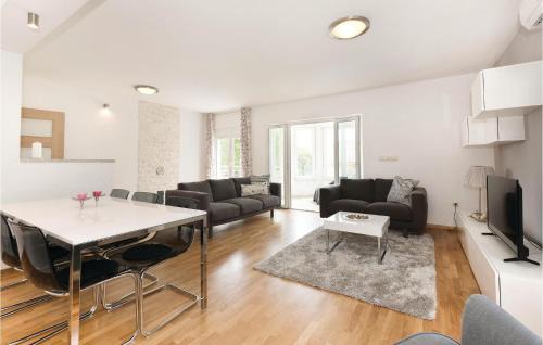 Drnis House | 3 Bedroom Awesome Home In Badanj