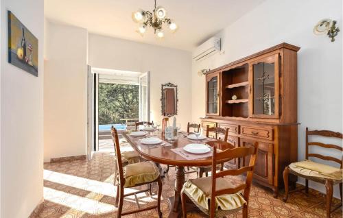 Srinjine House | 3 Bedroom Awesome Home In Srinjine