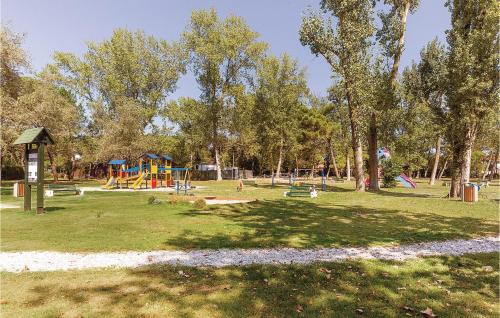 Isola Albarella House | 3 Bedroom Awesome Home In Albarella Ro