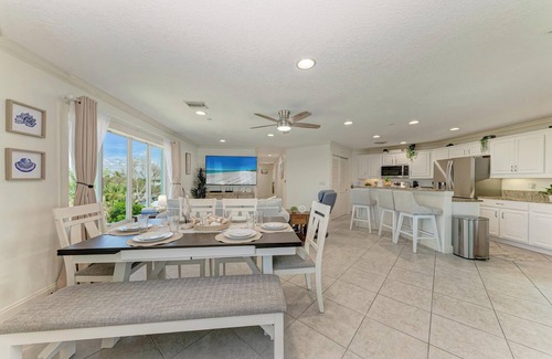 Englewood Condo | 3 Bedroom-Beach Front Condo w/Beautiful Views of the Gulf