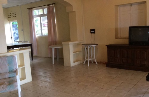 Hill Crest House | 3 Bedroom Beach-side Villa with Scenic Views of the Atlantic Ocean