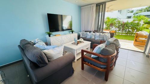 La Iglesia Villa | 3 Bedroom Beach Villa With Parking