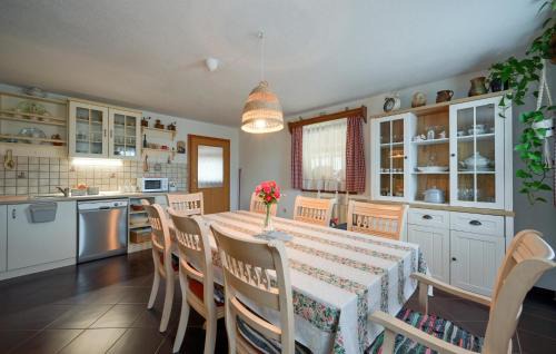 Ljubescica House | 3 Bedroom Beautiful Home In Novi Marof