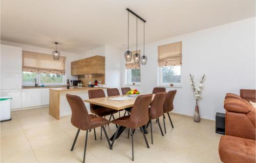 Marcana House | 3 Bedroom Beautiful Home In Segotici