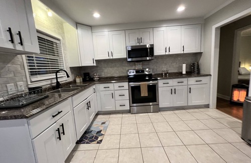 Apex House | 3 bedroom brick ranch