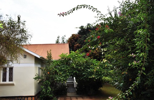Kampala House | 3-bedroom bungalow in charming Kampala with WiFi & accessible to many amenities
