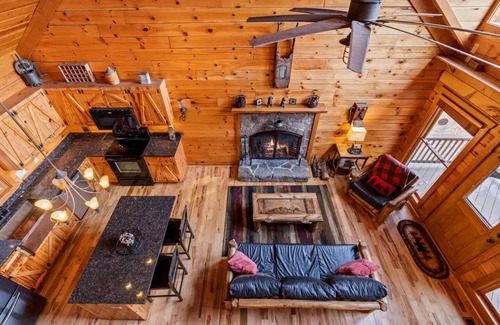 Stanardsville Cabin | 3 Bedroom Cabin near SNP with views!