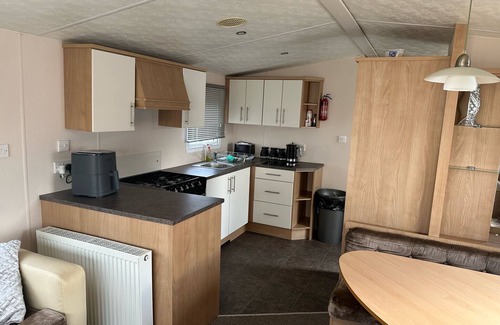 Rhyl Ski Chalet | 3 Bedroom Caravan - Sleeps 6, Pool & Garden