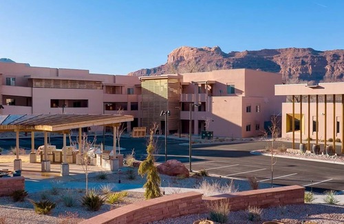 Moab Condo | 3-bedroom condo in gorgeous Moab with AC, fitness room. Start your adventure