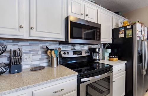 Village of Four Seasons Condo | 3-bedroom condo just 10 minutes from Lake of the Ozarks