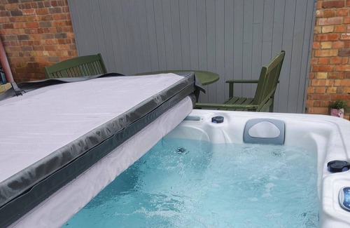 Honiton Cottage | 3 Bedroom Cottage - Hot Tub, Garden, Parking