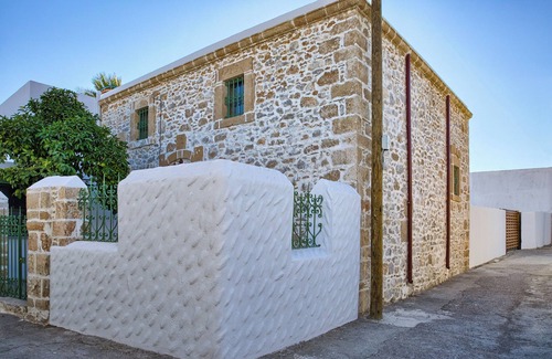 Archangelos House | 3-bedroom country house in fabulous Rhodes with private pool and private parking