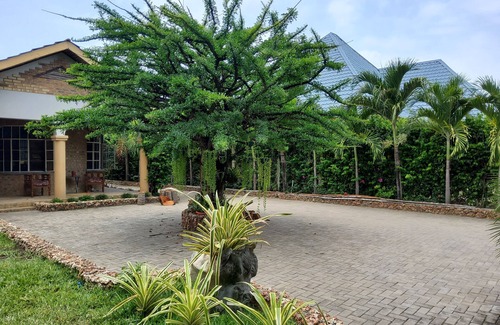 Dar es Salaam House | 3-bedroom Country Home in Dar es Salaam with Gardens, 5G WiFi and AC