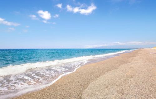 Scalea Apartment | 3 Bedroom Cozy Apartment In Scalea