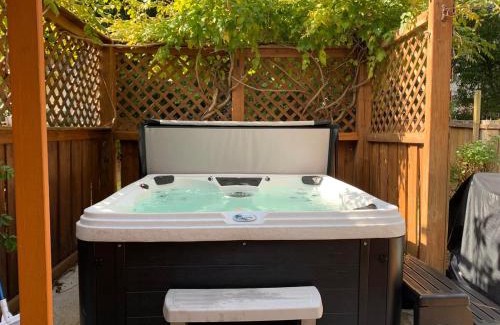 Wilmington House | 3 Bedroom Cozy Cottage with fenced in backyard and hot tub 4 miles to the beach