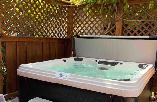 Wilmington House | 3 Bedroom Cozy Cottage with fenced in backyard and hot tub 4 miles to the beach