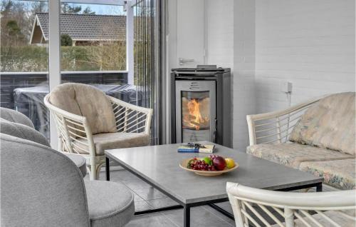 Dannemare House | 3 Bedroom Cozy Home In Dannemare