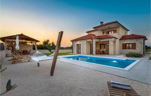 Drnis House | 3 Bedroom Cozy Home In Kljuc