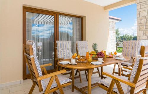 Drnis House | 3 Bedroom Cozy Home In Kljuc