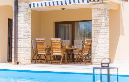 Drnis House | 3 Bedroom Cozy Home In Kljuc