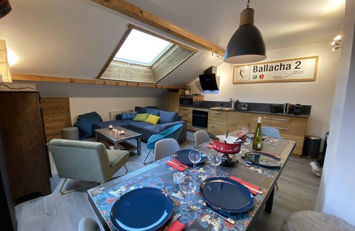 Araches-la-Frasse House | 3-bedroom duplex in quiet, cocooning chalet. Pets welcome!