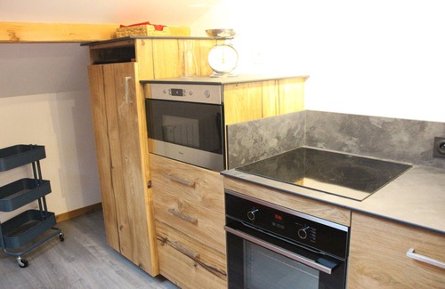 Araches-la-Frasse House | 3-bedroom duplex in quiet, cocooning chalet. Pets welcome!